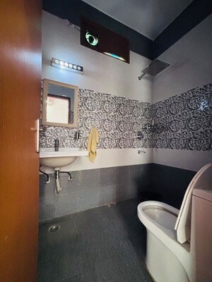 Team Area in 2 BHK Builder Floor at Lajpat Nagar Iii – for Rent