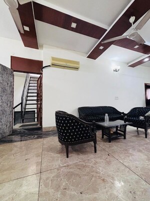 Team Area in 2 BHK Builder Floor at Lajpat Nagar Iii – for Rent
