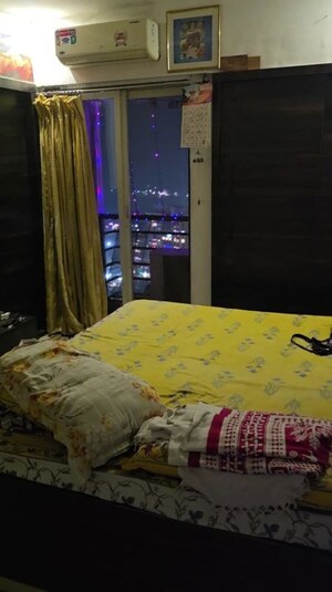Bedroom in 3 BHK Apartment at Kalpataru Hills, Manpada – for Rent