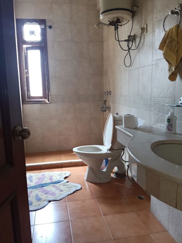 Bathroom, greater kailash ii 2 Bedroom 1450 Sq.Ft. Builder Floor In Greater Kailash ii Delhi 10505115