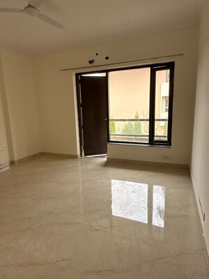 Room in 2 BHK Builder Floor at Unitech Greenwood City Apartment, Sector 45 – for Rent