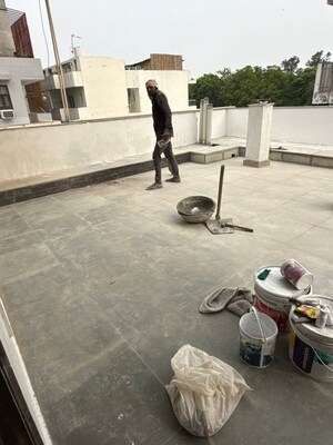 Parking in 2 BHK Builder Floor at Unitech Greenwood City Apartment, Sector 45 – for Rent