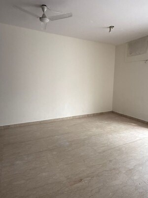 Room in 2 BHK Builder Floor at Unitech Greenwood City Apartment, Sector 45 – for Rent