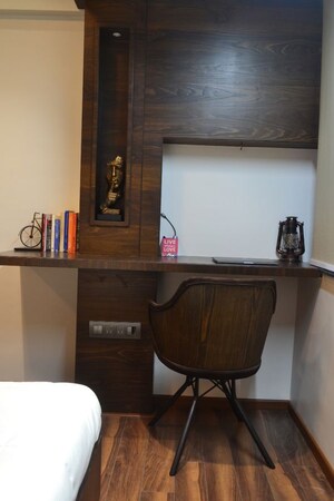 Furnished Amenities in 3 BHK Apartment at Mori Road – for Sale