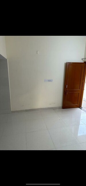 Room in 2 BHK Apartment at Sector 40 – for Sale
