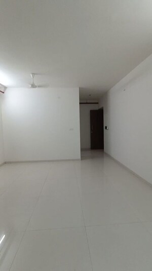 Room in 1 BHK Apartment at Rajkamal Heights, Parel – for Rent