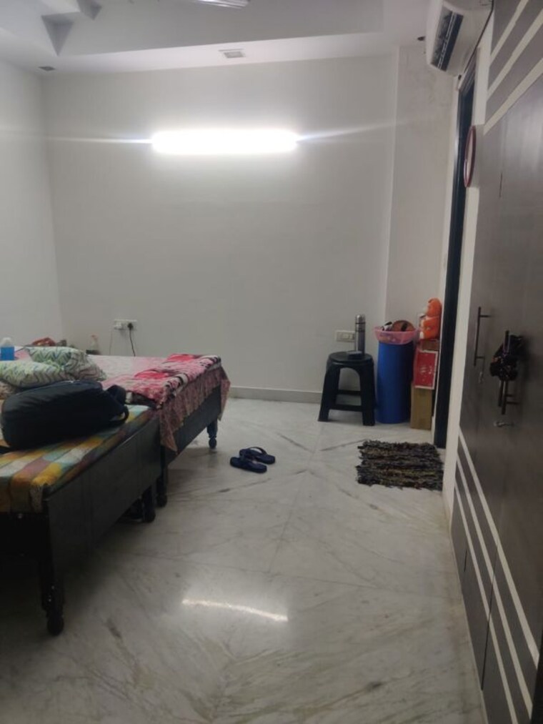 Room, sector 41 Pg For Girls In Sector 41 10501140