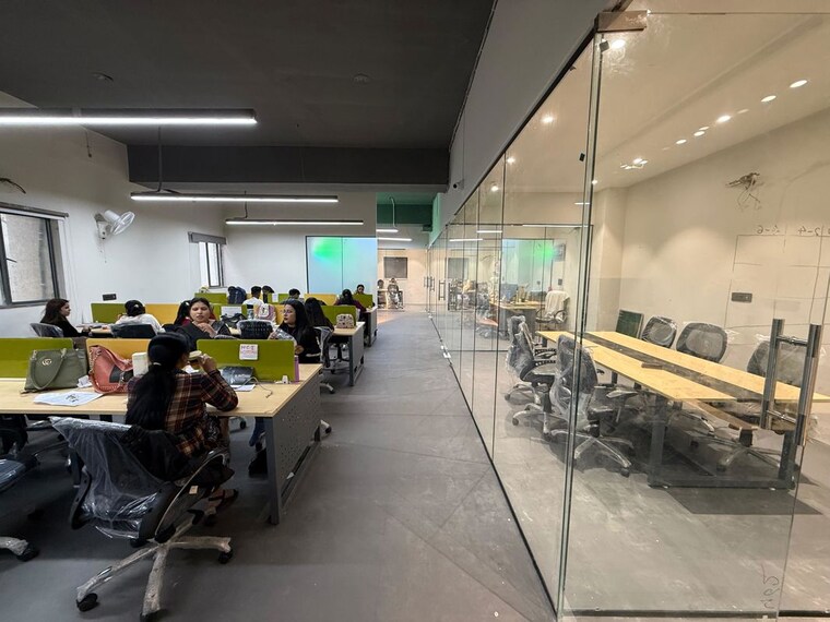  Parking, sector 3 Commercial Office Space 2500 Sq.Ft. In Sector 3 Noida 10505242