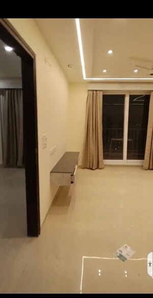 Room in 3.5 BHK Apartment at Rishita Manhattan, Gomti Nagar – for Rent