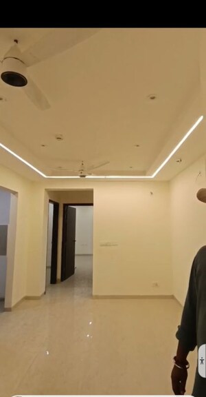 Room in 3.5 BHK Apartment at Rishita Manhattan, Gomti Nagar – for Rent