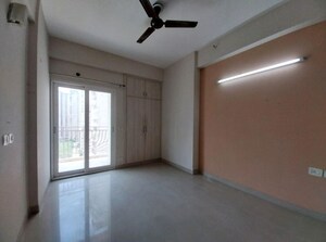 Room in 3 BHK Apartment at Mahagun Moderne, Sector 78 – for Sale