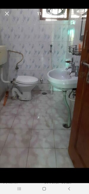 Bathroom in 6 BHK Independent House at Gomti Nagar – for Sale