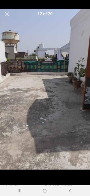 Parking in 6 BHK Independent House at Gomti Nagar – for Sale