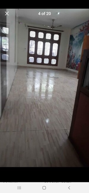 Room in 6 BHK Independent House at Gomti Nagar – for Sale