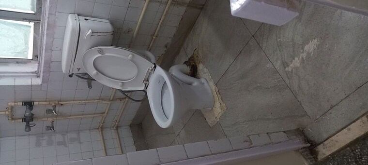 Bathroom, ip extension 2 Bedroom 900 Sq.Ft. Apartment In Ip Extension Delhi 10505322
