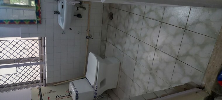 Bathroom, ip extension 2 Bedroom 900 Sq.Ft. Apartment In Ip Extension Delhi 10505322
