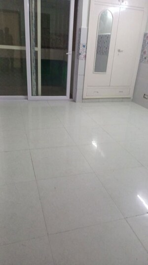Room in 4 BHK Apartment at Kbnows Apartment, Sector 16 Greater Noida – for Rent