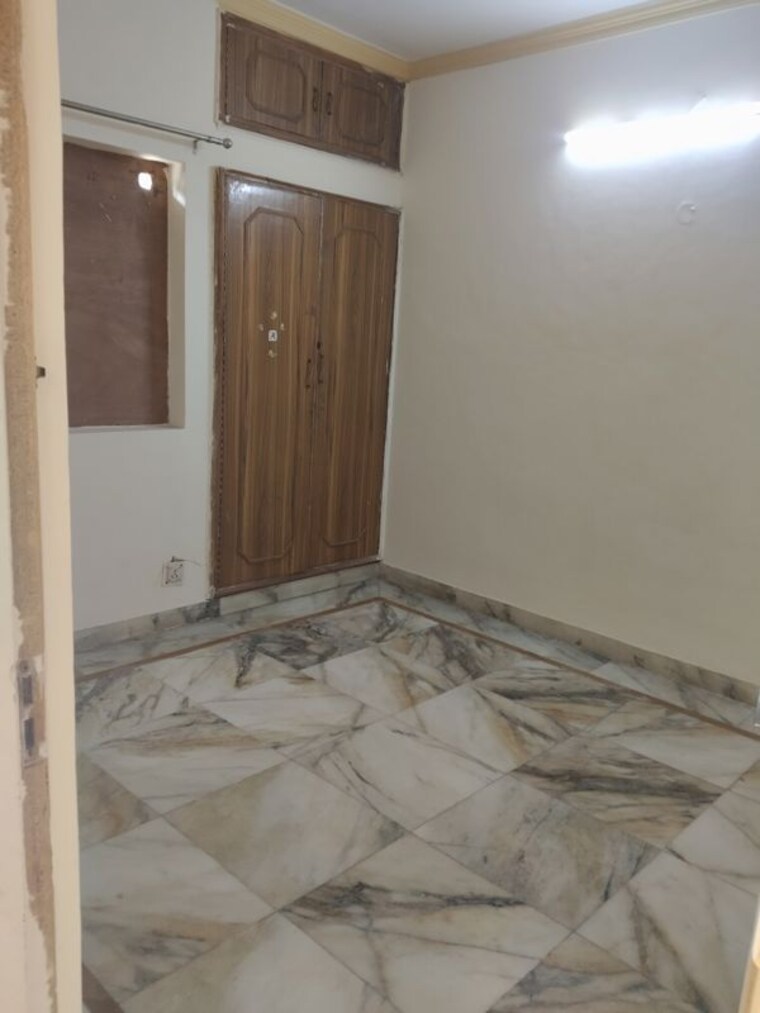 Room, sector 46 1 Bedroom 500 Sq.Ft. Apartment In Sector 46 Faridabad 9896861