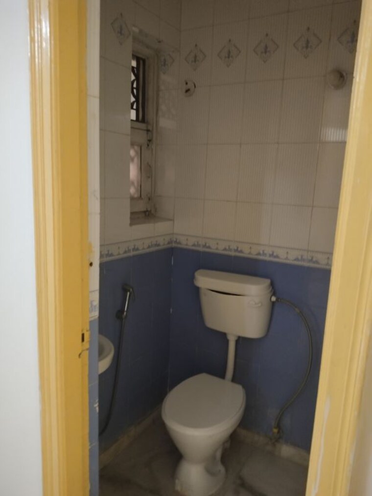 Bathroom, sector 46 1 Bedroom 500 Sq.Ft. Apartment In Sector 46 Faridabad 9896861