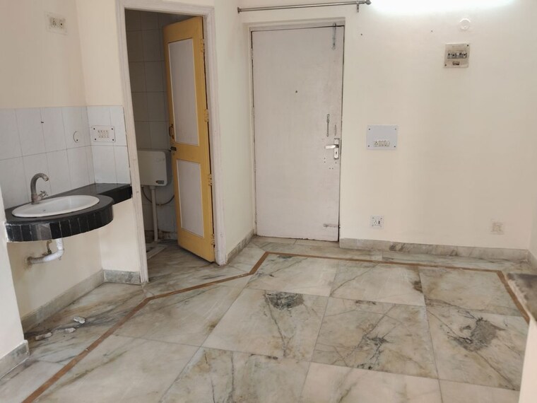 Room, sector 46 1 Bedroom 500 Sq.Ft. Apartment In Sector 46 Faridabad 9896861