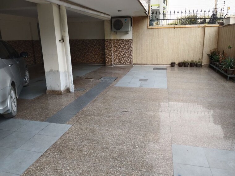  Parking, sector 21c 4 Bedroom 374 Sq.Ft. Builder Floor In Sector 21c Faridabad 9969730