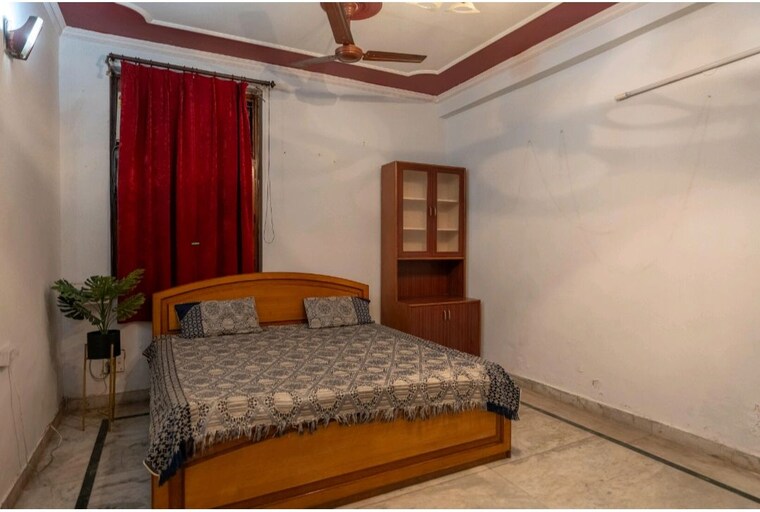 Bedroom, sector 52 5 Bedroom 3500 Sq.Ft. Independent House In Sector 52 Noida 10505324