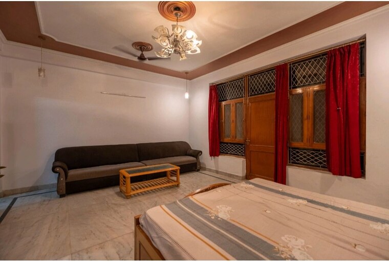 Bedroom, sector 52 5 Bedroom 3500 Sq.Ft. Independent House In Sector 52 Noida 10505324