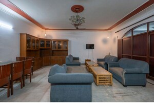 Living Room in 5 BHK Independent House at Sector 52 – for Rent