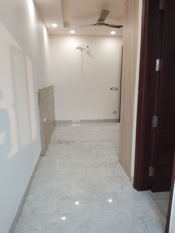 2 BHK + Basement 671 Sq.Ft. Builder Floor in Pareena Om Apartments