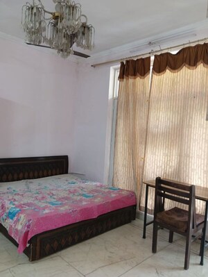 2 BHK Builder Floor For Rent in Pareena Om Apartments, Sector 112