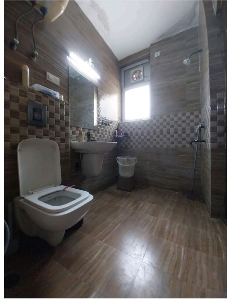 Bathroom, amrapali-sapphire 4 Bedroom 2600 Sq.Ft. Apartment In Sector 45 Noida 10505429