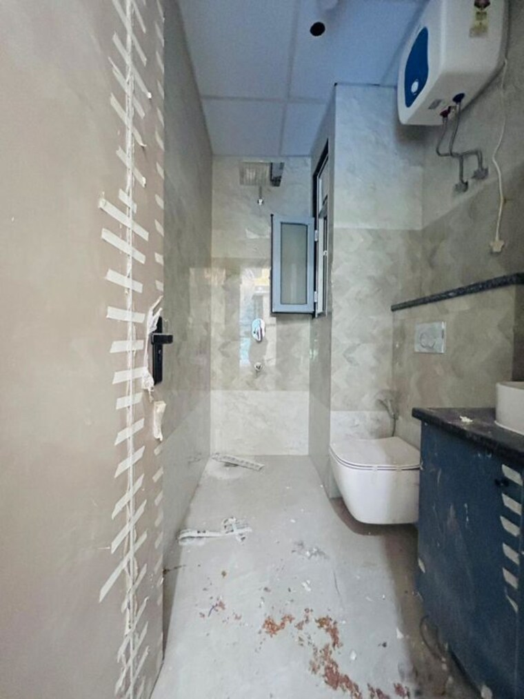 Bathroom, sector 27 2 Bedroom 1500 Sq.Ft. Builder Floor In Sector 27 Gurgaon 10493240
