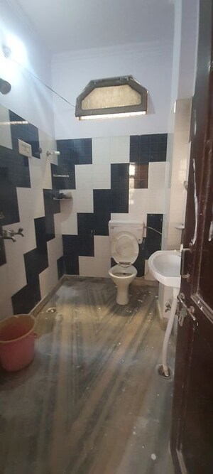 Attached Bathroom in 2.5 BHK Independent House at Sector 7 – for Rent