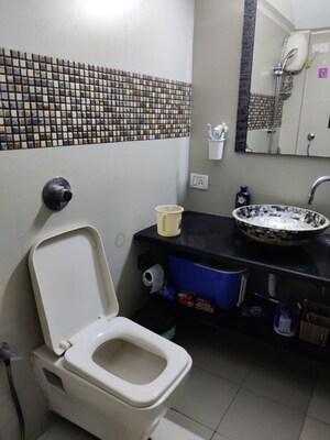 Team Area in 2 BHK Apartment at Dn Nagar – for Rent