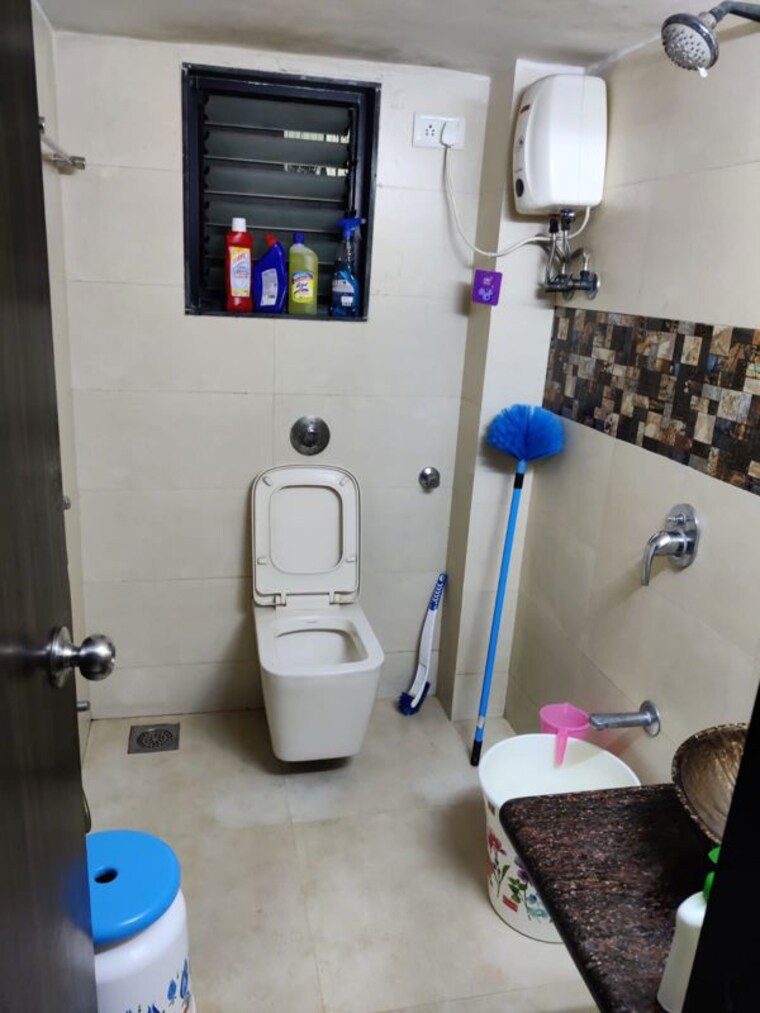Bathroom, dn nagar 2 Bedroom 800 Sq.Ft. Apartment In Dn Nagar Mumbai 10444194