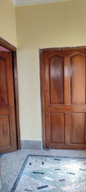 Room in 2.5 BHK Apartment at Cit Road – for Sale