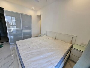 Room in 2 BHK Apartment at Dev Leo Tower, Oshiwara – for Rent