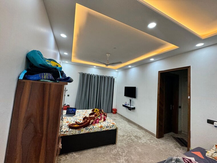 Bedroom, dlf phase iv 3 Bedroom 1980 Sq.Ft. Builder Floor In Dlf Phase iv Gurgaon 10505500