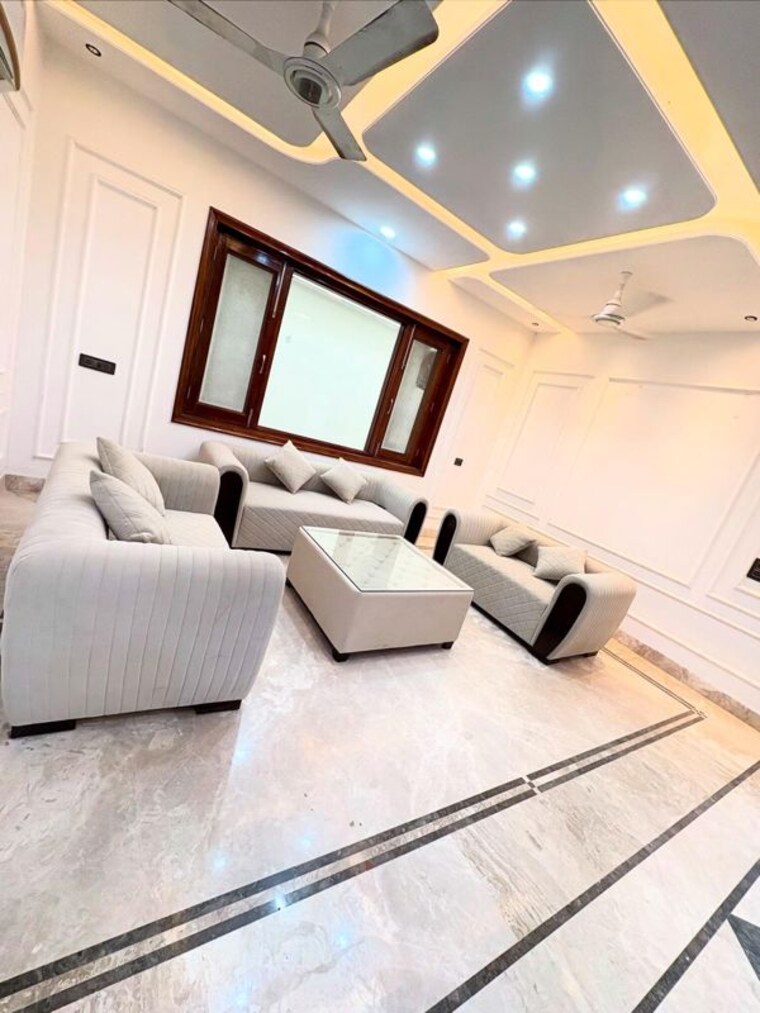 Team Area, dlf phase iv 3 Bedroom 1980 Sq.Ft. Builder Floor In Dlf Phase iv Gurgaon 10505500