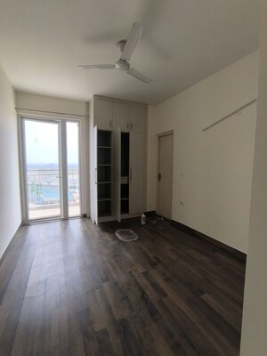Room in 3.5 BHK Apartment at Conscient Heritage Max, Sector 102 – for Rent