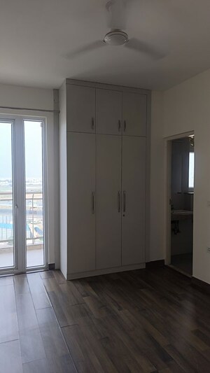 Room in 3.5 BHK Apartment at Conscient Heritage Max, Sector 102 – for Rent
