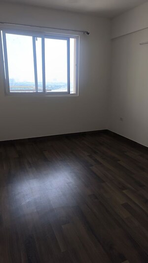 Room in 3.5 BHK Apartment at Conscient Heritage Max, Sector 102 – for Rent