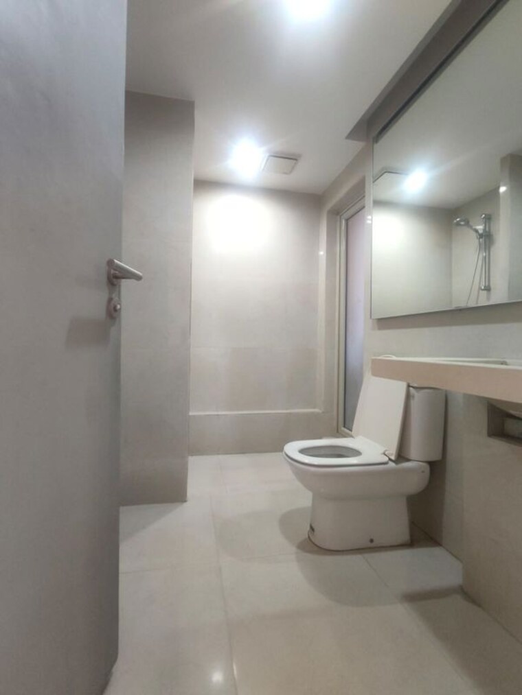 Bathroom, hiranandani-estate-villa-royale 2 Bedroom 999 Sq.Ft. Apartment In Ghodbunder Road Thane 10505510