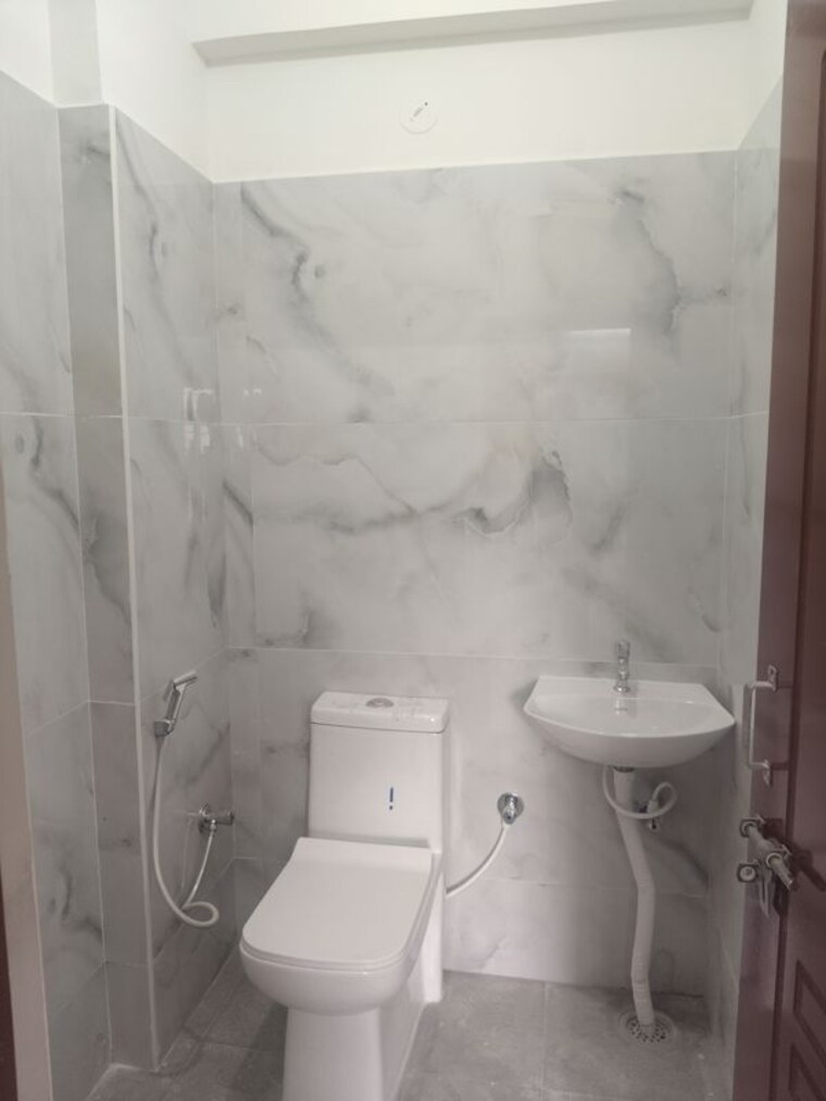 Bathroom, lakshmi-enclave-bellandur 1 Bedroom 600 Sq.Ft. Apartment In Bellandur Bangalore 10505522