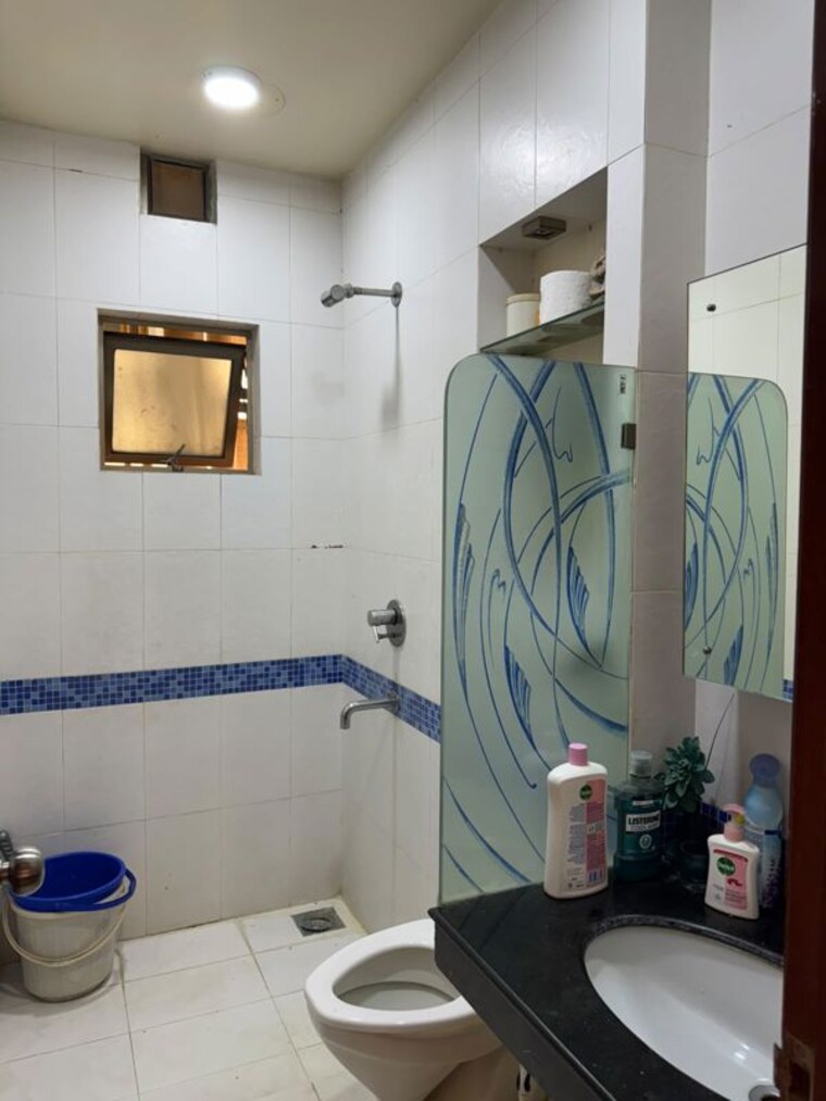 Bathroom, oberoi-springs 3 Bedroom 1200 Sq.Ft. Apartment In Andheri West Mumbai 10505554