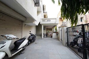 Parking in 4 BHK Apartment at Ellis Bridge – for Sale