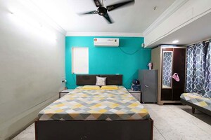 Bedroom in 4 BHK Apartment at Ellis Bridge – for Sale