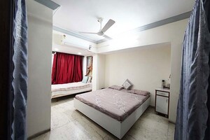 Bedroom in 4 BHK Apartment at Ellis Bridge – for Sale