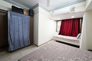 Bedroom in 4 BHK Apartment at Ellis Bridge – for Sale