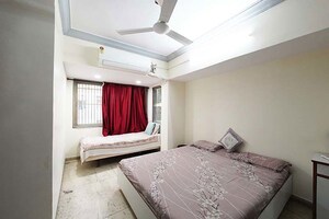 Bedroom in 4 BHK Apartment at Ellis Bridge – for Sale